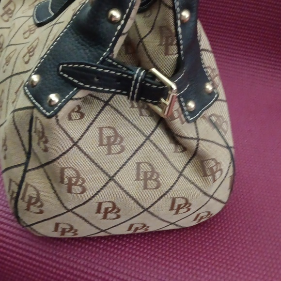 Dooney Bourke - Picture 4 of 15